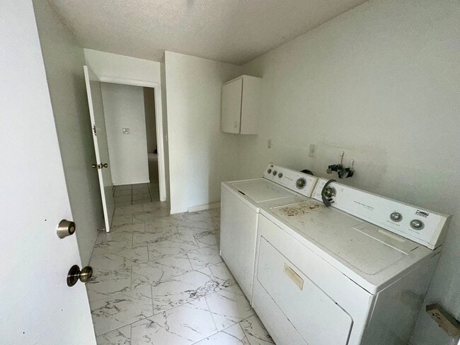 Building Photo - Huge 4/3 home in Lake Mary