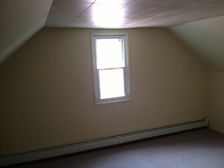 Building Photo - 106 2nd St