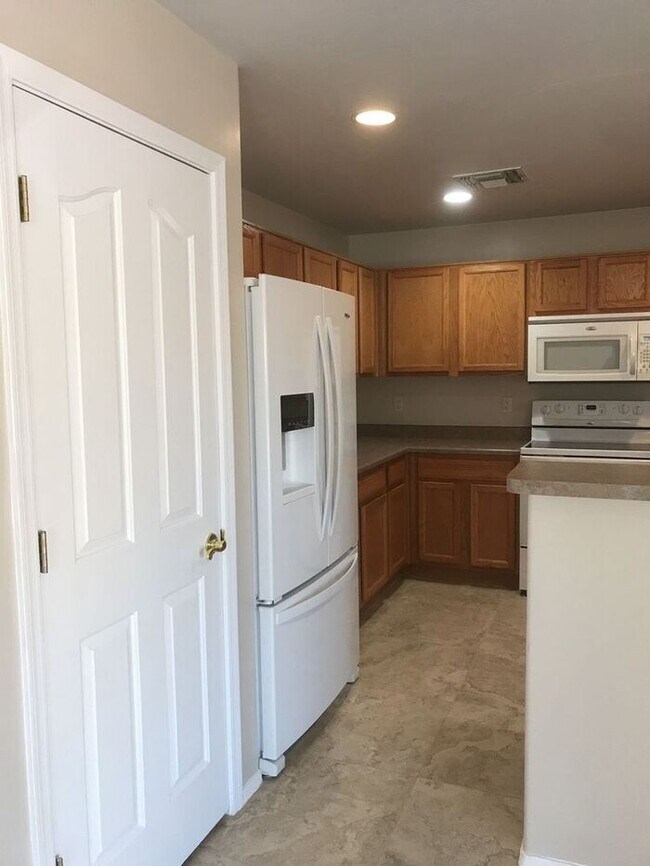 Building Photo - Spacious Marana Living with Loft & Low-Maintenance Appeal