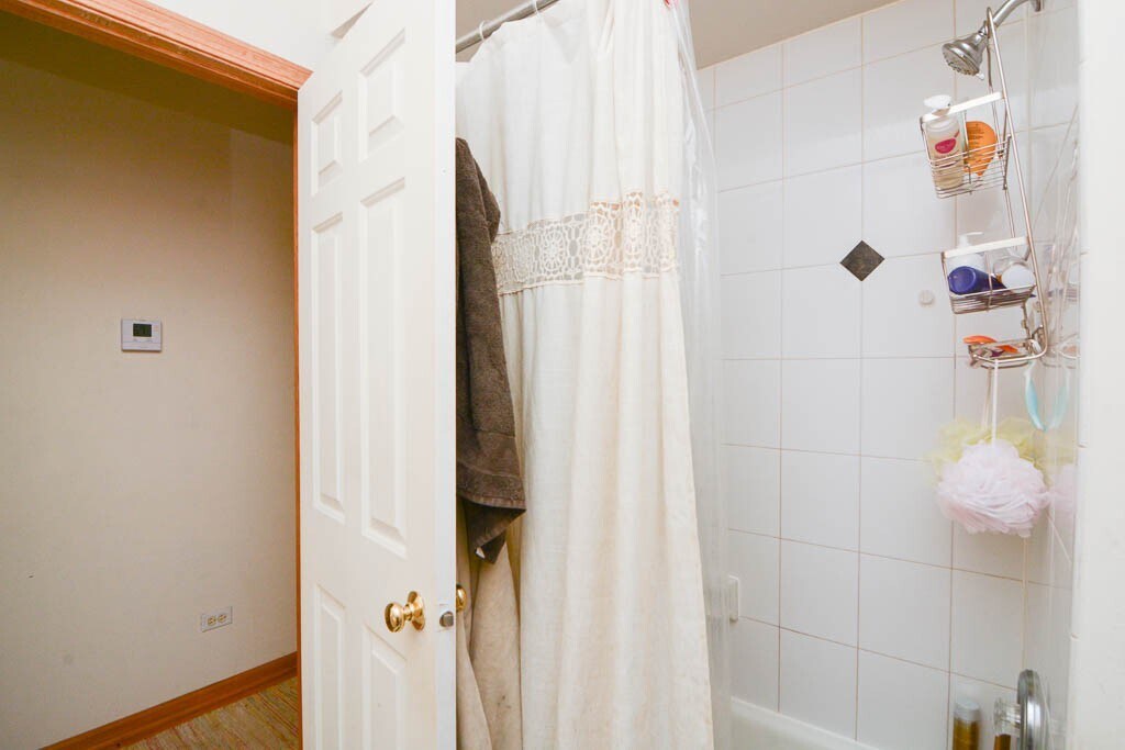 Building Photo - 1351 N Wolcott Ave