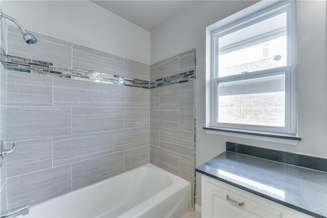 Building Photo - Luxury Living in Quail Creek!!