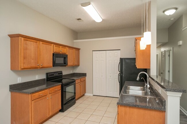 Building Photo - 564 Rose Cottage Cir