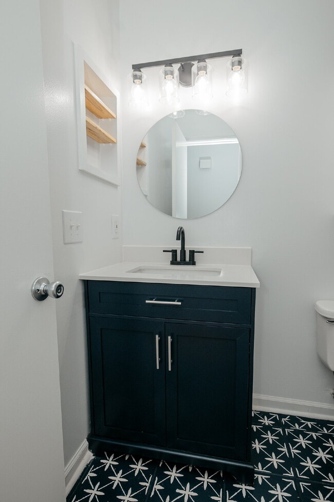 Building Photo - Charming 3-Bedroom Home with Hardwood Floors in Shadowmoss