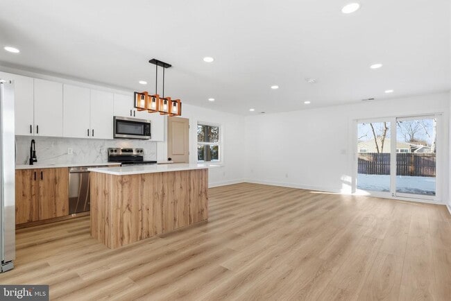 Building Photo - 68 Daffodil Ln