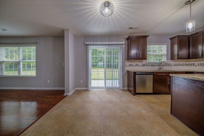 Building Photo - 1301 Waldridge Ct