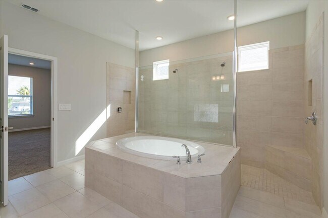 Building Photo - Beautiful 4bdr 3.5ba Home In Highland Ranc...