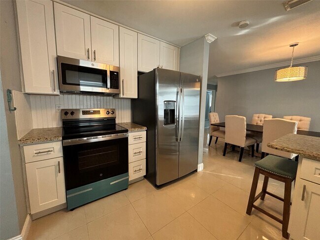 Building Photo - 3811 NE 18th Ave