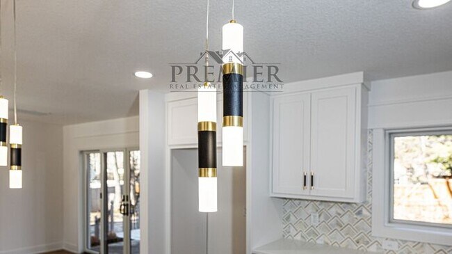 Building Photo - Stunning Remodeled 4 bedroom / 4 bath-2026...