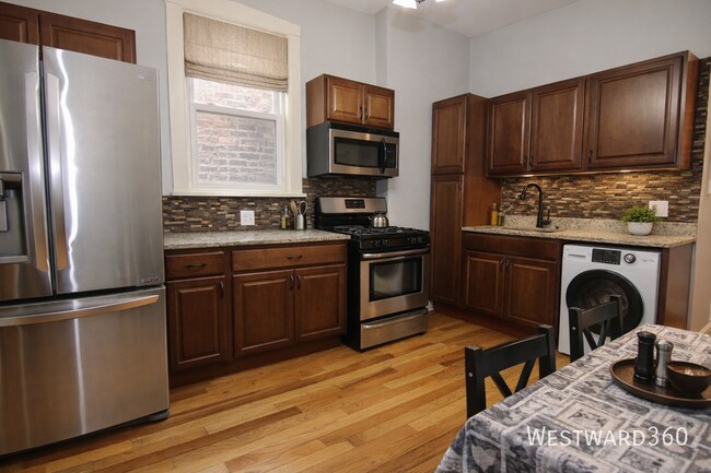 Building Photo - 1339 N Western Ave