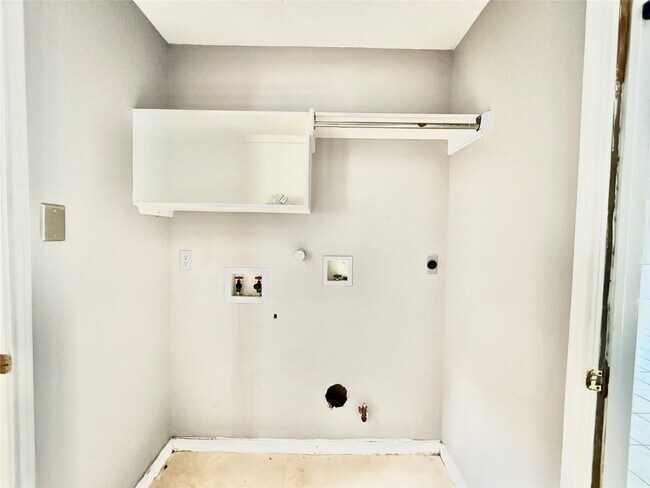 Building Photo - 8815 Champion Springs Cir