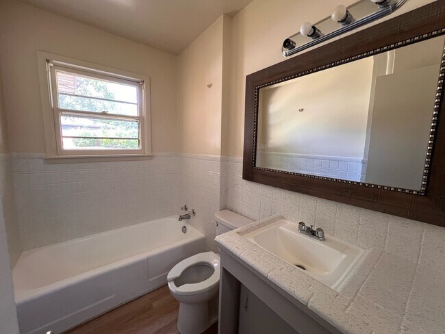 Building Photo - 509 Davis Dr
