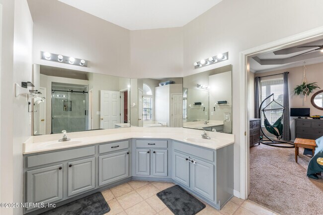 Building Photo - 4956 Grand Lakes Dr N