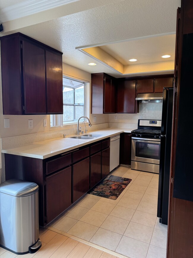 Kitchen - 509 W Duarte Rd