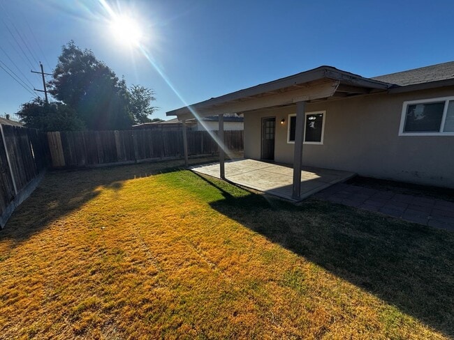 Building Photo - APPLY FOR THIS BEAUTIFUL HOME TODAY!