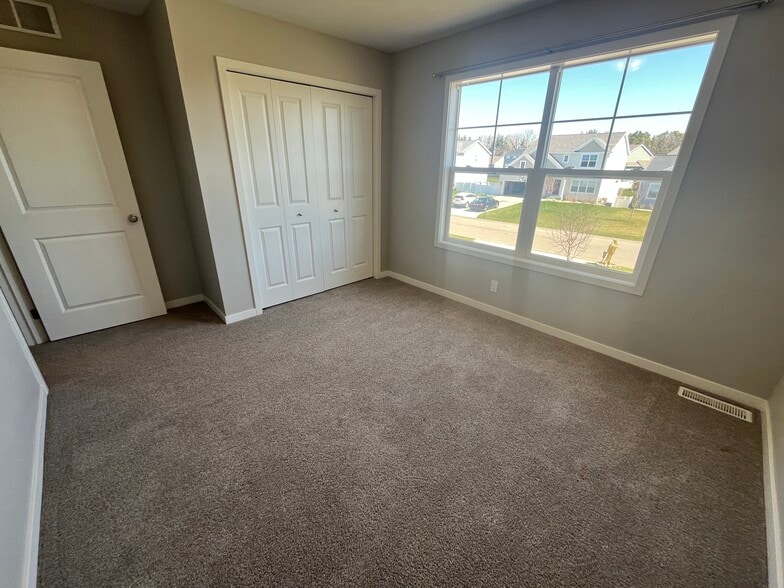 Building Photo - 3865 Elm Ridge Dr