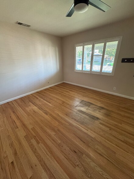 Building Photo - 1430 W Locust St