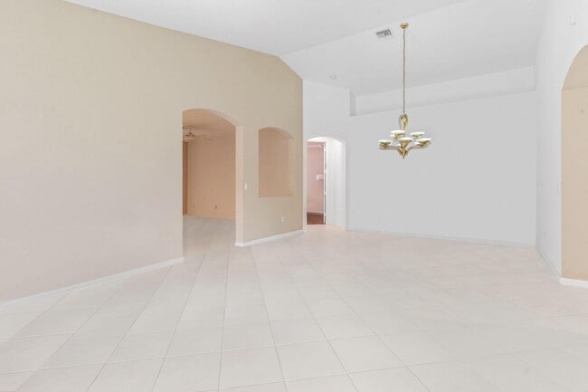 Building Photo - 6677 Southport Dr