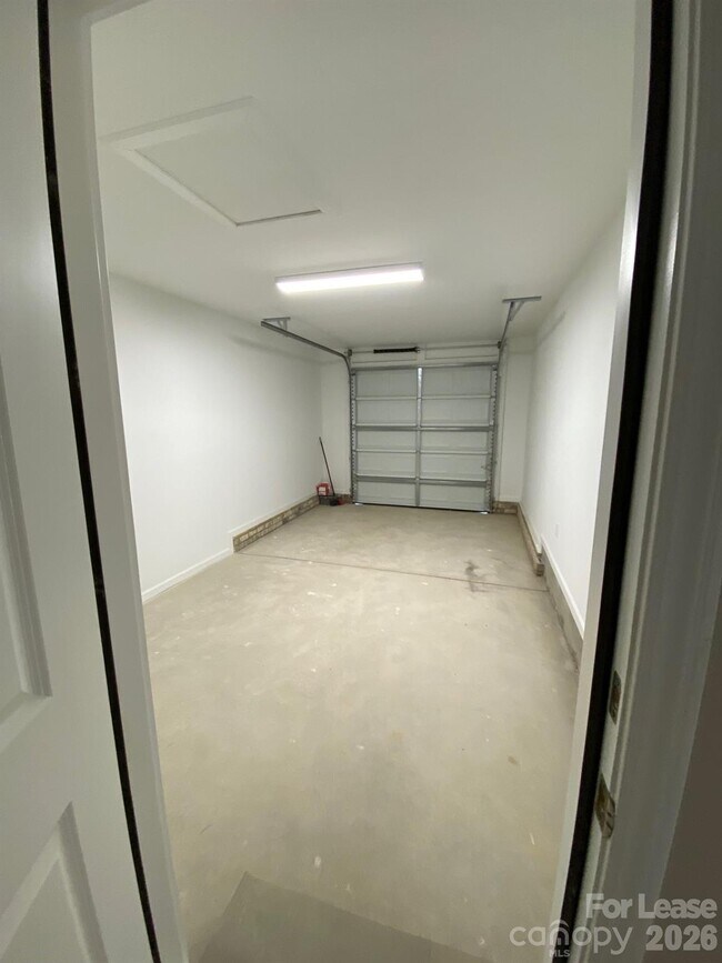 Building Photo - 1961 Glen Manor Ct