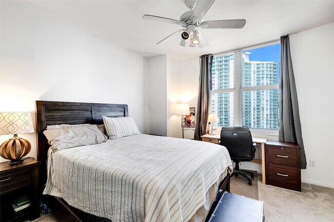 Building Photo - 511 SE 5 Ave