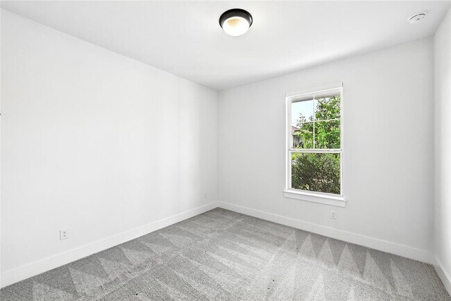 Building Photo - 8709 Lullwater Trl