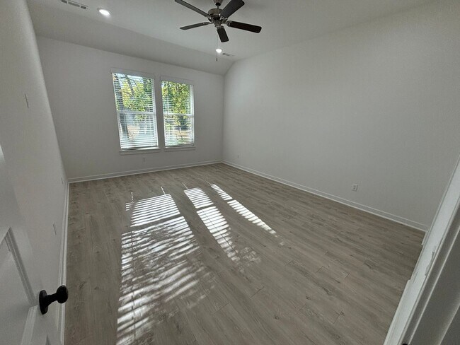Building Photo - Coming Soon! Newer Construction!! 4 Bedroo...