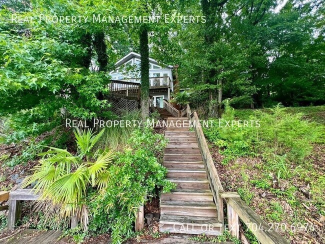 Building Photo - 3324 Sadler Rd
