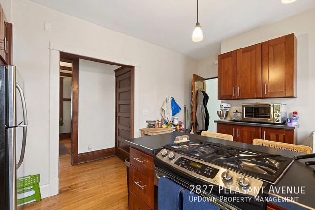 Building Photo - 2827 Pleasant Ave