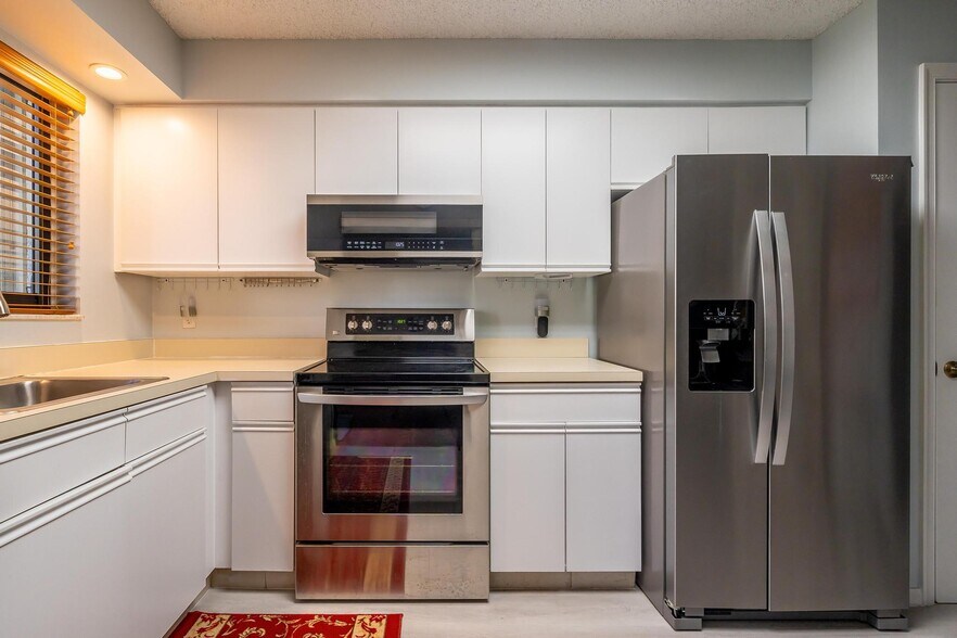 Kitchen - 3351 Emerald Oaks Dr