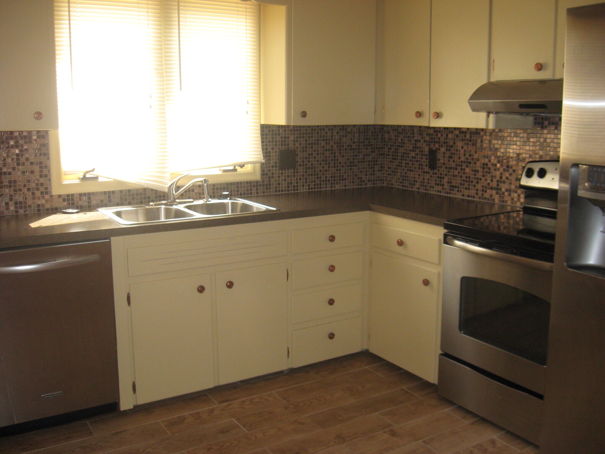 Building Photo - 5633 Parker St