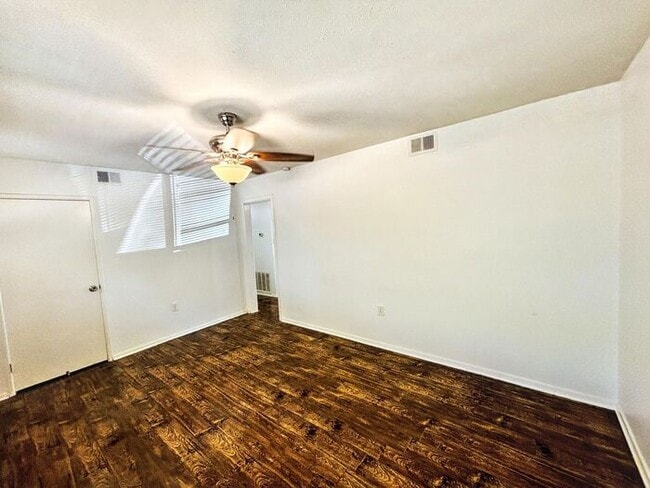 Building Photo - Charming 3-Bedroom Home with Modern Comfor...
