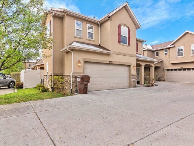 Building Photo - Newly Updated South Ogden Townhome | 3 Bed | Private Backyard | 2-Car Garage