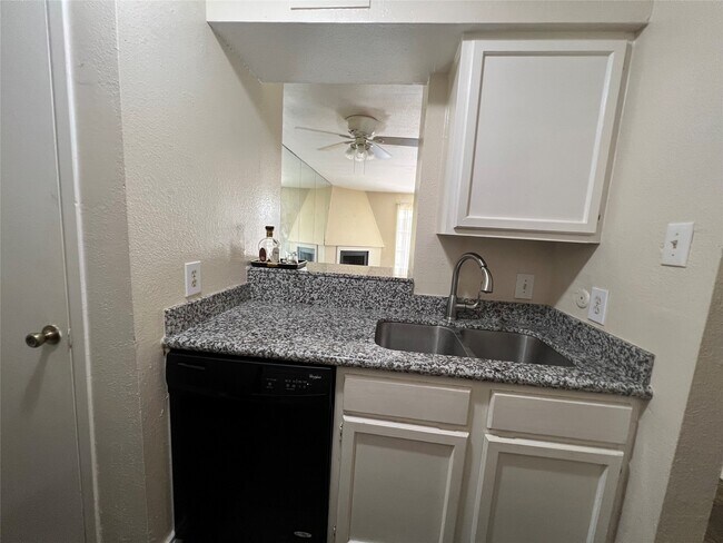Building Photo - 10075 Westpark Dr