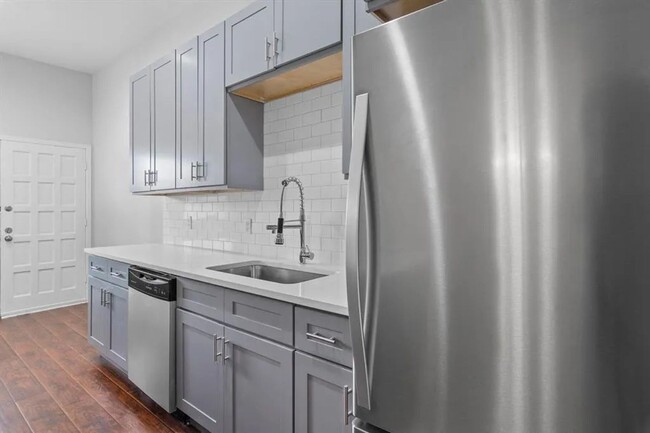 Building Photo - Gorgeous New Remodeled 2 Bedroom Condo nea...