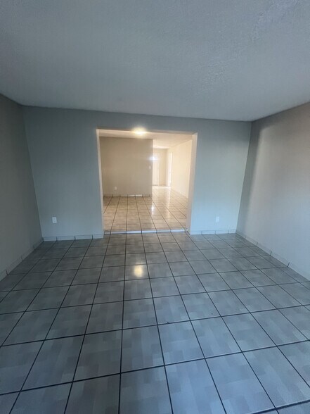 Building Photo - 7506 N Thatcher Ave