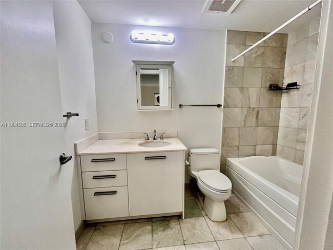 Building Photo - 1060 Brickell Ave