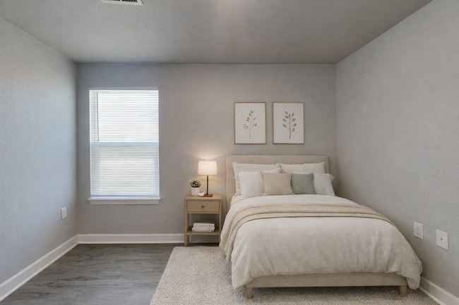 Building Photo - Charming 3-Bed, 2-Bath Home in Blue Springs