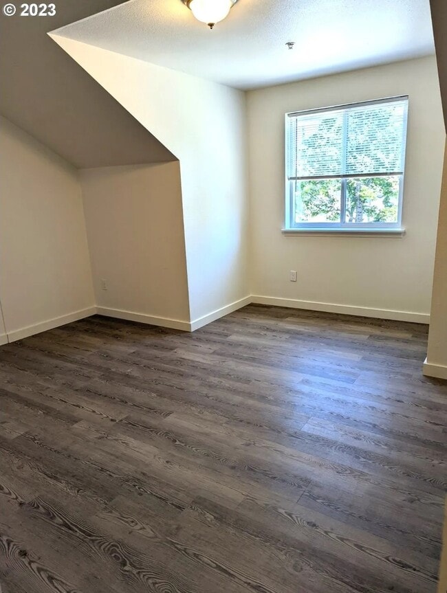 Building Photo - 436 Norway St NE