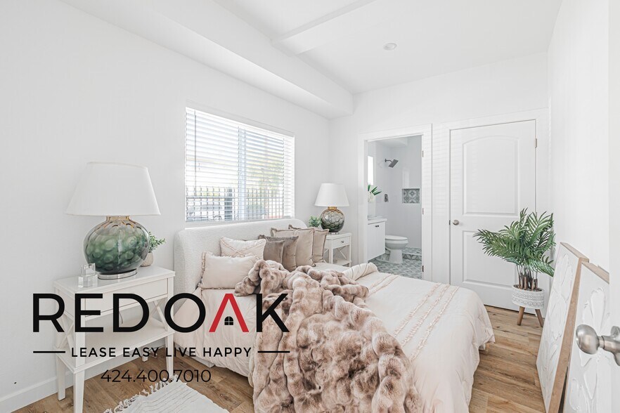 Building Photo - 11954 Vanowen St