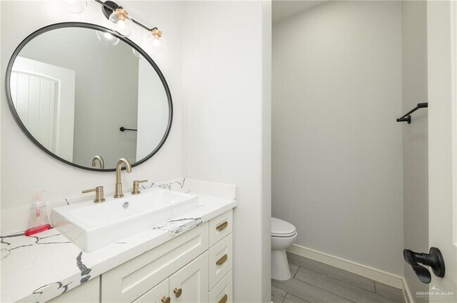 Building Photo - 38 N Queen Palm