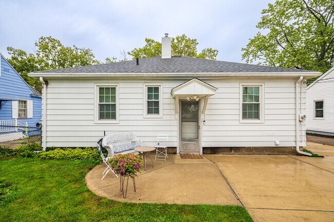 Building Photo - 1214 Mohawk Ln