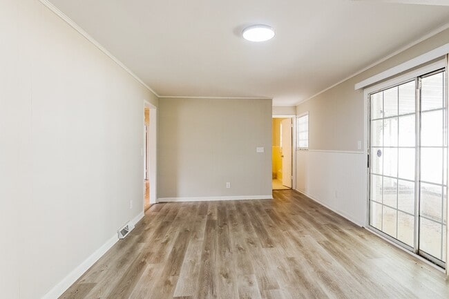 Building Photo - 2165 Circle Dr