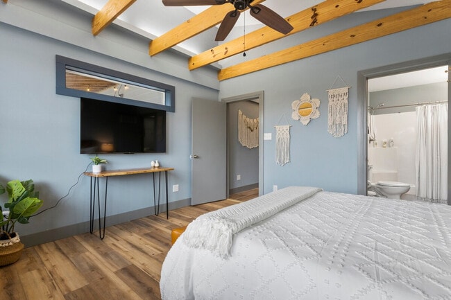 Building Photo - 304 Tide St