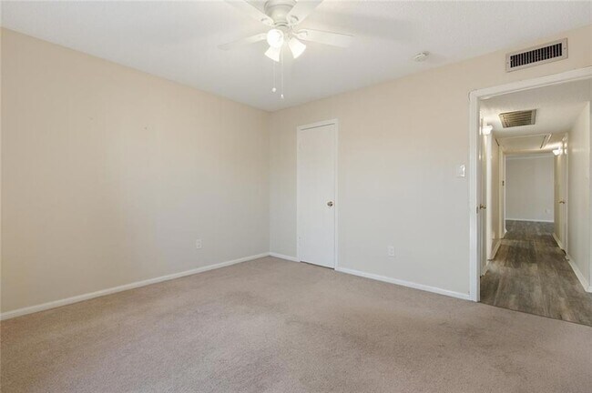 Building Photo - 2704 Whitney Pl