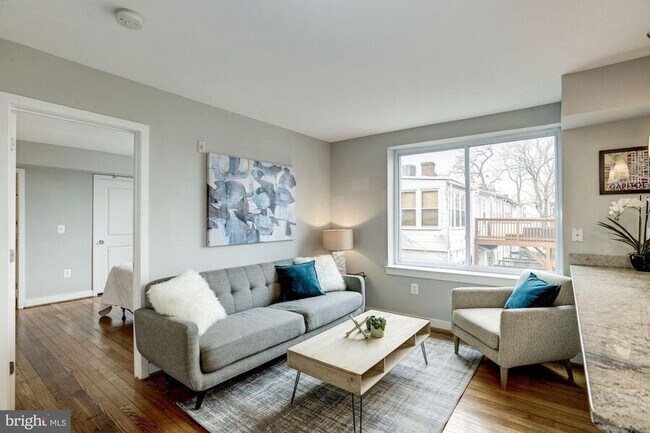 Building Photo - 420 16th St SE