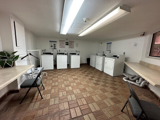 Building Photo - 8730 SW 133rd Avenue Rd