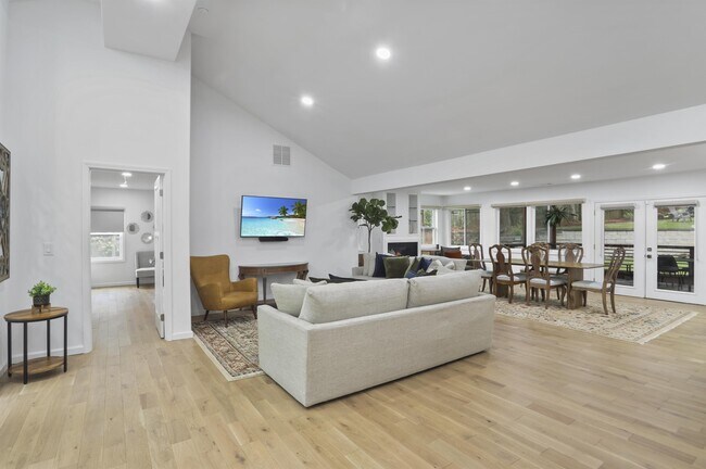 Building Photo - 1315 Normandy Dr NE