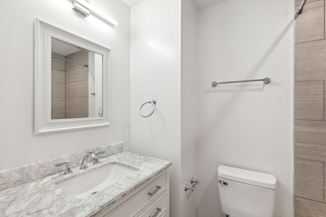 Building Photo - 2425 W Thompson St