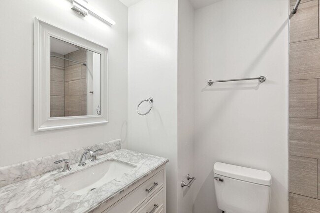 Building Photo - 2427 W Thompson St