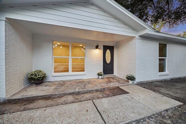 Building Photo - 5411 Logston Ln