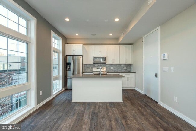 Building Photo - 1340 S 13th St